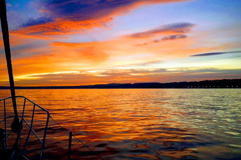 Estepona: croisière en voilier au coucher du soleil avec boisson