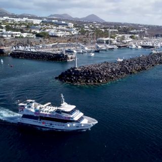 Lanzarote: trasferimento in barca a Puerto del Carmen e Puerto Calero