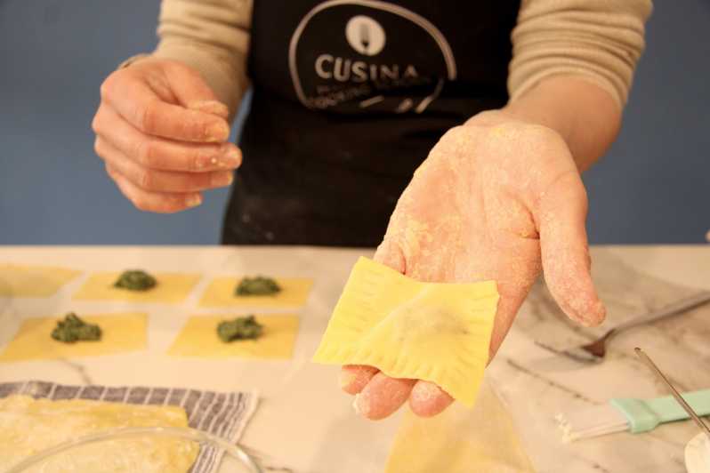 Lazise: Italian Cooking Lesson and Wine Tasting