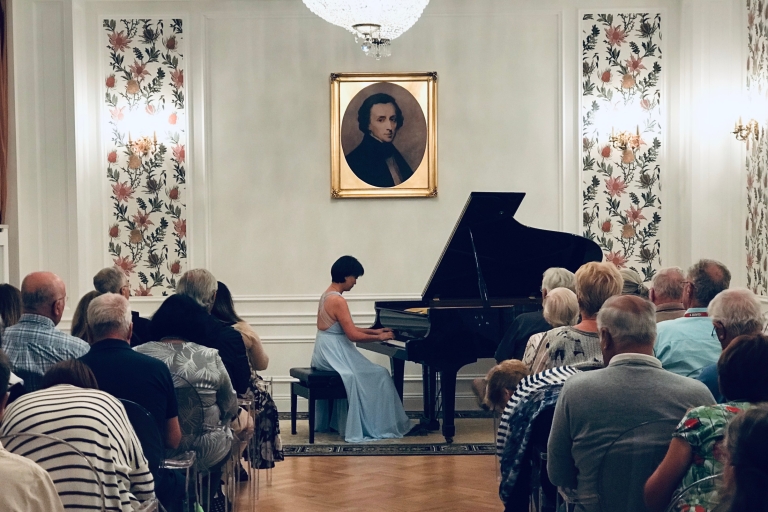 Varsovia: entrada al concierto de Chopin con copa de champánVarsovia: conciertos de Frederic Chopin con una copa de champán