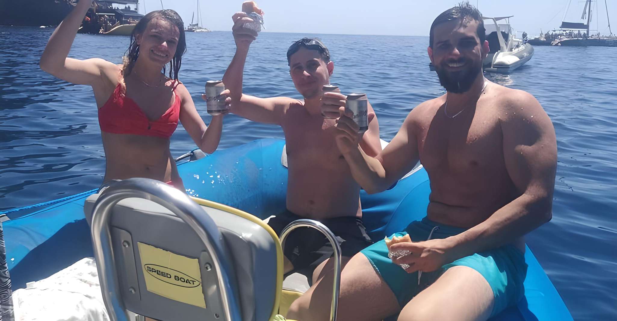 ماسكا، دولفين، الحوت وهو يشاهد مع قارب - Hizvo