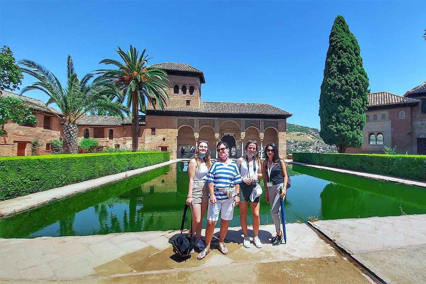 Granada: Full Alhambra Premium Guided Tour with Tickets