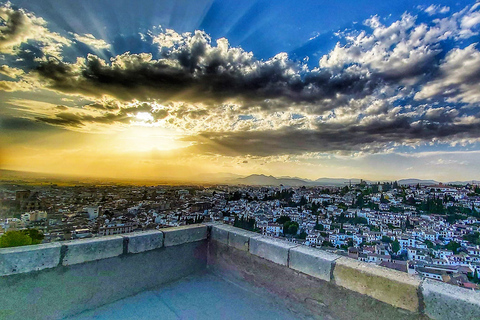 Granada: Tour guiado completo de la Alhambra con entradasTour en alemán