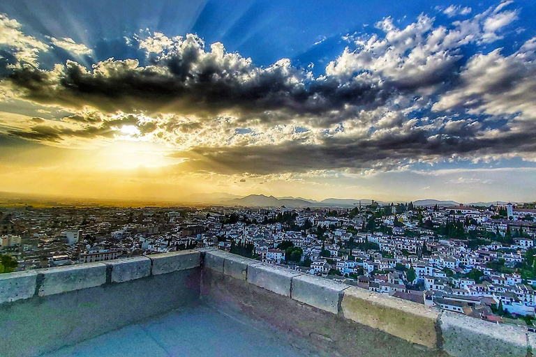 Granada: Tour guiado completo de la Alhambra con entradasTour en alemán