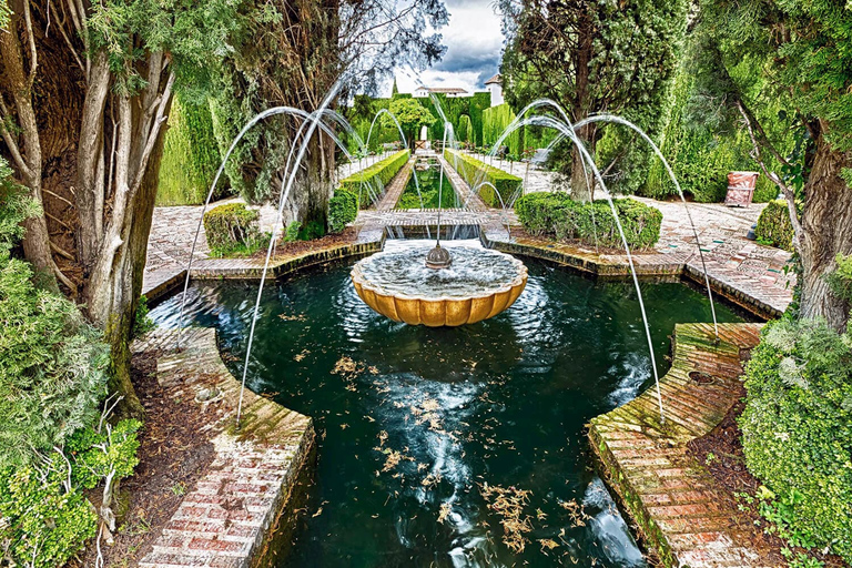 Granada: Tour guiado completo de la Alhambra con entradasTour en alemán