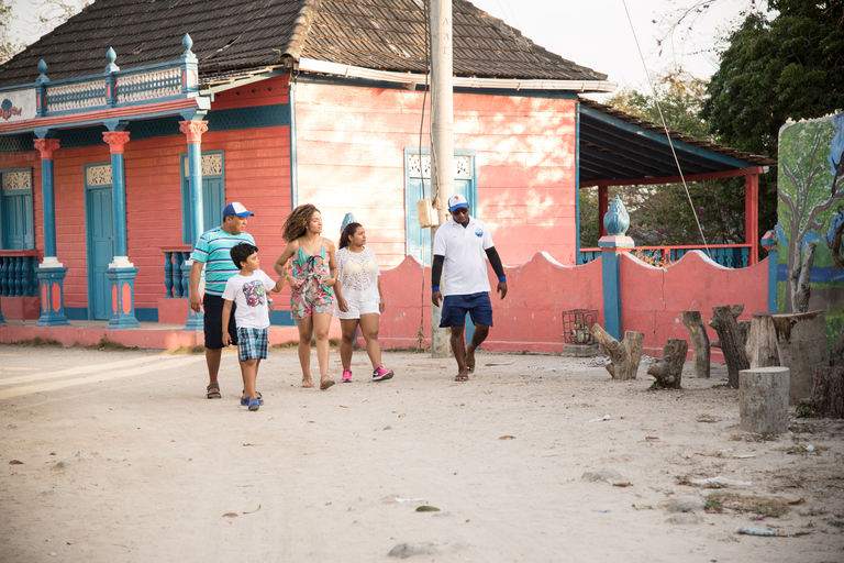 Carthagène : Excursion privée d'une journée sur l'île de Rosario et les mangroves