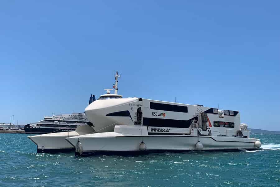 Retourtransfer met de veerboot naar Bol op het eiland Brač