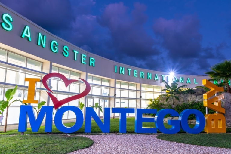 Montego Bay: Einfacher Flughafentransfer oder Hin- und Rückfahrt1-Wege-Transfer vom Flughafen in die Stadt