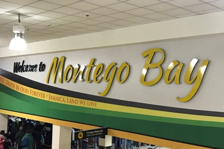 Montego Bay: Einfacher Flughafentransfer oder Hin- und Rückfahrt1-Wege-Transfer vom Flughafen in die Stadt