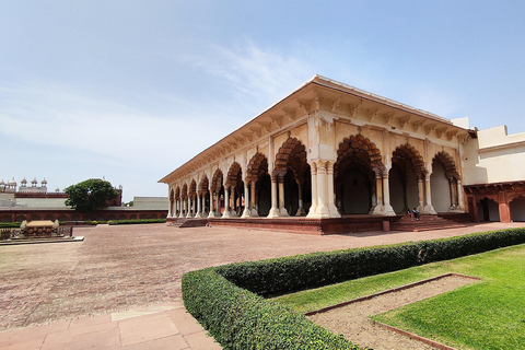 Au départ de Delhi : excursion privée au Taj Mahal, à Mathura et à VrindavanVisite avec prise en charge, guide, billets d&#039;entrée et déjeuner