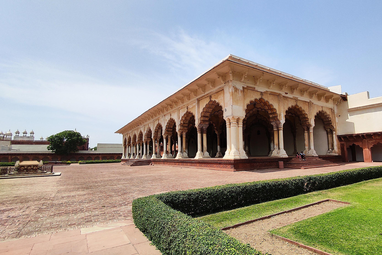 Au départ de Delhi : excursion privée au Taj Mahal, à Mathura et à VrindavanVisite avec prise en charge, guide, billets d&#039;entrée et déjeuner