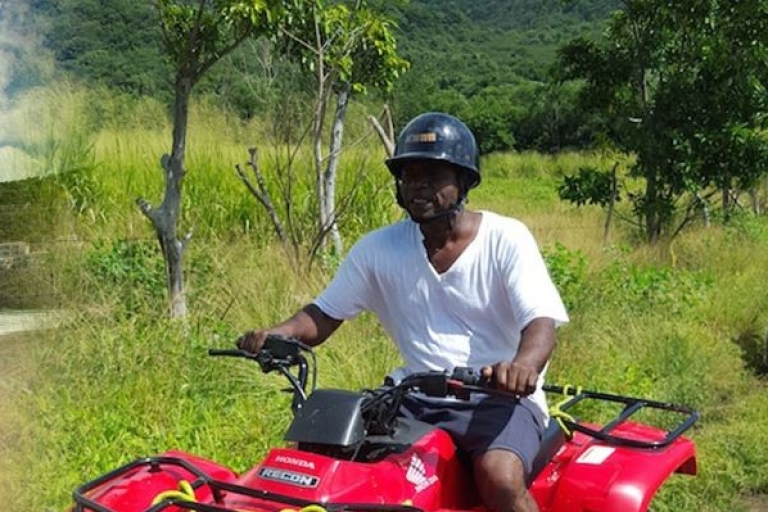 San Cristóbal: recorrido en buggy todoterreno en bicicleta por la junglaSan Cristóbal: recorrido por la isla en buggy todoterreno con traslado