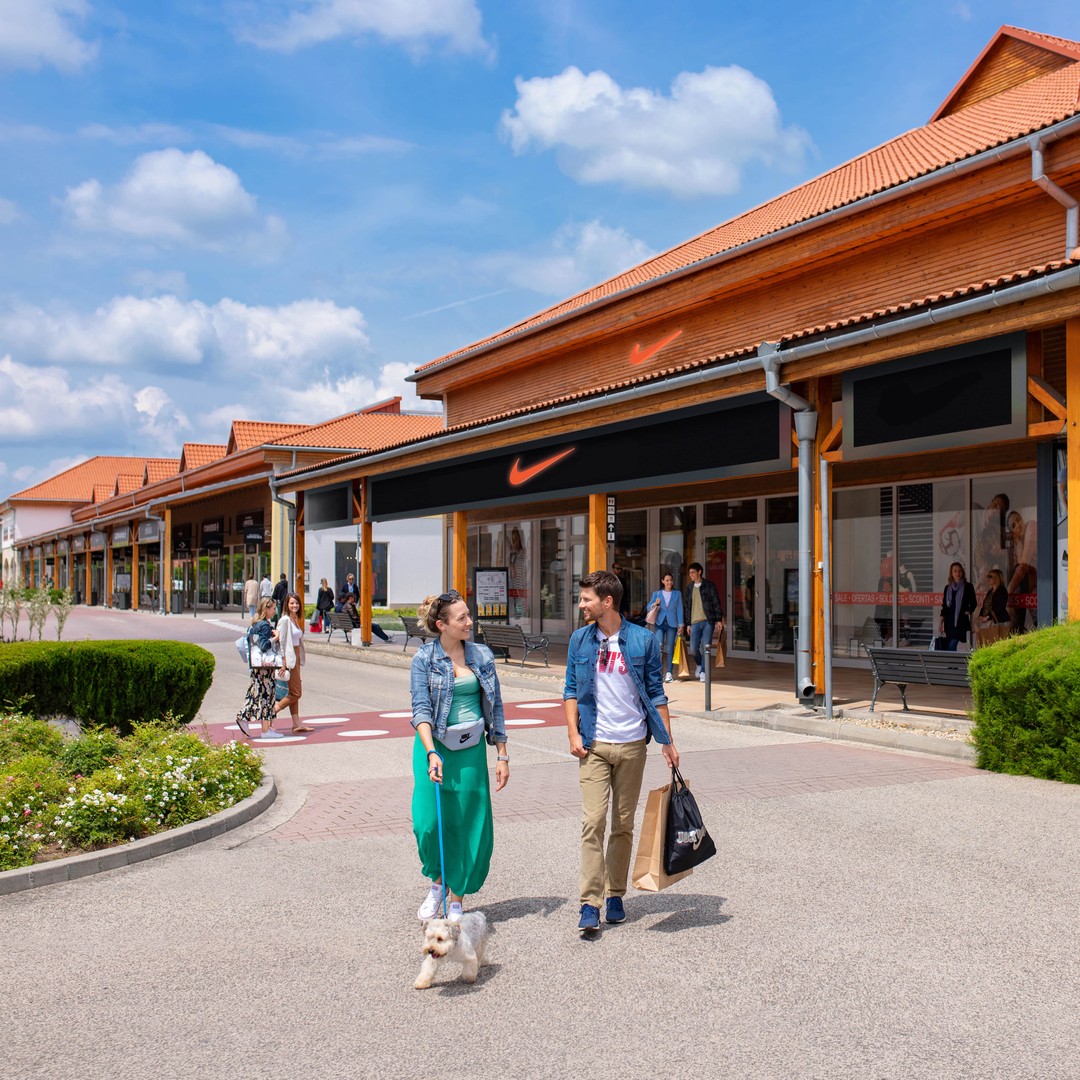 Budapest: Premier Outlet Shopping Transfer vom Stadtzentrum