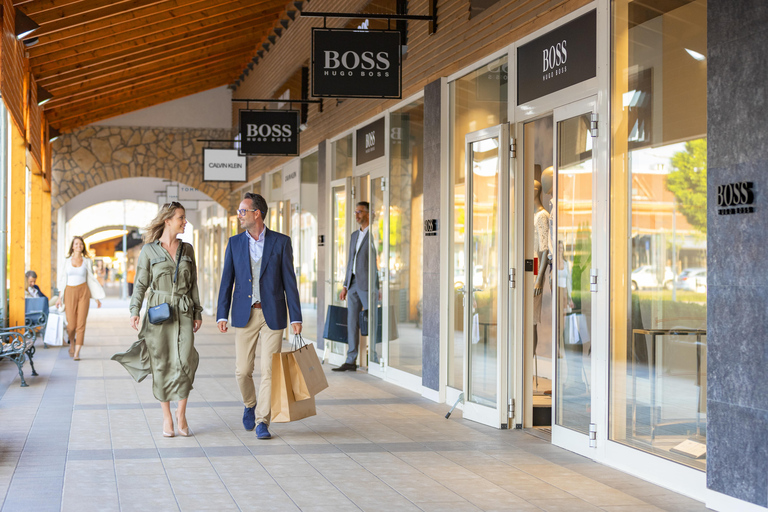 Boedapest: Premier Outlet Shopping Transfer vanuit het stadscentrum