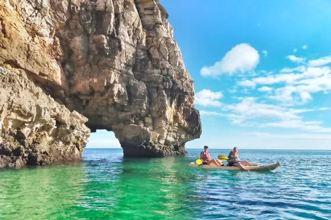 Raposeira : Visite guidée en kayak et grottes de Praia da Ingrina