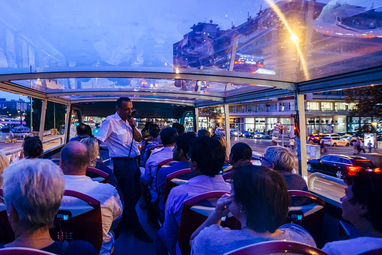 Vienna: tour notturno dei momenti salienti della città di Big Bus con guida dal vivo