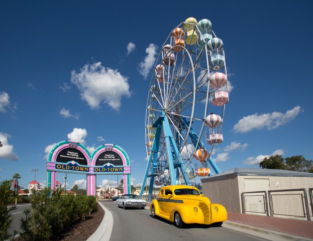 Visit Kissimmee Old Town Ferris Wheel, Attractions, and Dinner in Sawgrass, Florida, USA