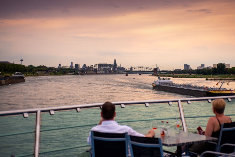 Köln: Bootsfahrt auf dem Rhein am Abend