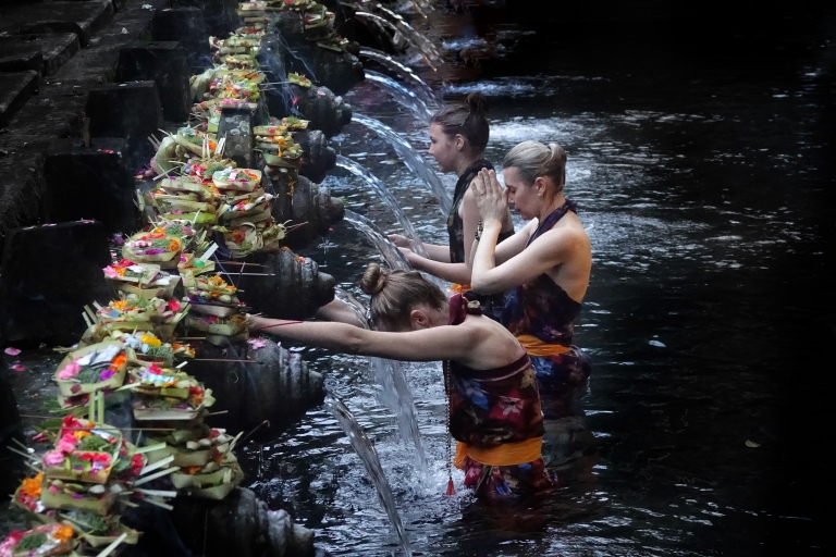 Denpasar: excursión de un día a Tarot, lectura de oráculos y limpieza del templo