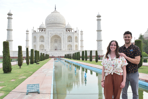 Da Delhi: Tour privato del Taj Mahal e del Forte di Agra all&#039;albaTour con auto climatizzata, autista, guida e biglietti d&#039;ingresso