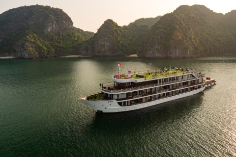 Ha Long: crucero de 4 días, 3 noches y 5 estrellas por la bahía de Lan HaCrucero de lujo de 3 noches en la bahía de Halong Recogida en el hotel