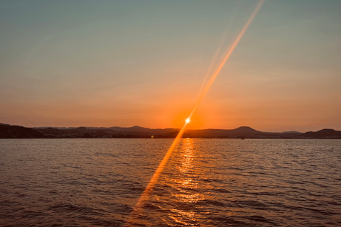 Da Faliraki: Crociera al tramonto con bevande illimitateDa Faliraki: crociera al tramonto con bevande illimitate
