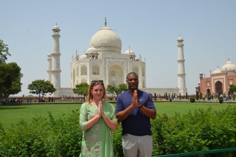 Da Delhi: tour notturno del Taj Mahal e della città di Agra in auto