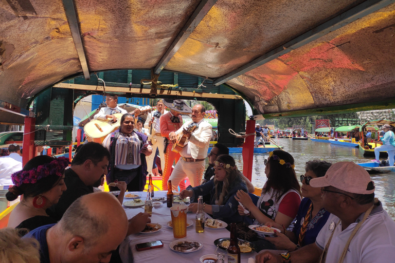 تيوتيهواكان، غوادالوبي، زوتشيميلكو كويواكان وفريدا كاهلوجولة في ضريح تيوتيهواكان وزوتشيميلكو وغ