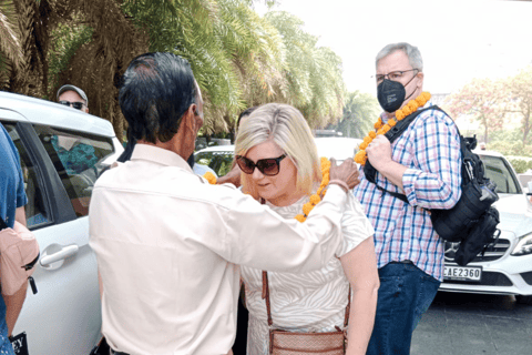 From Delhi: Private Taj Mahal and Agra Fort Tour by Car