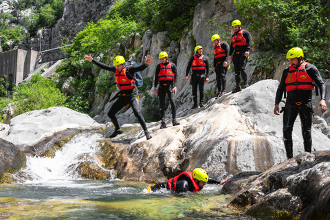 Desde Split: Barranquismo extremo en el río CetinaSin traslado desde Split