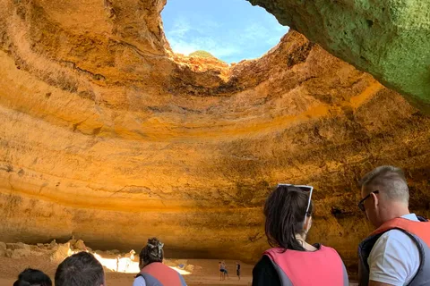 Algarve: Excursão de lancha aberta às grutas de Benagil