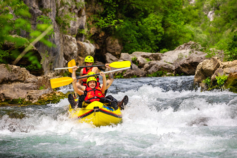 Från Split/Šestanovac: Raftingtur med forsränning på Cetina RiverMötesplats för baslägret i Šestanovac (ingen transfer)