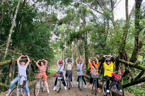 Excursión privada de 2 días al Parque Nacional de Cat Tien con guía femeninaComida y hotel excluidos