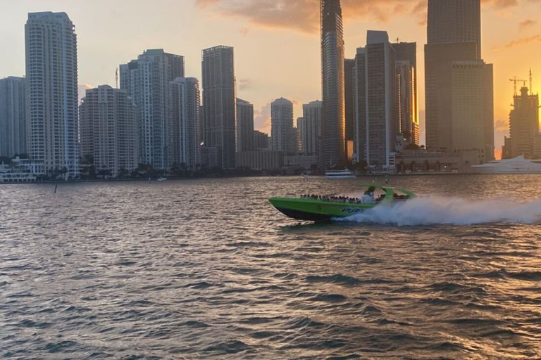 Miami: Rejs łodzią motorową z widokiem na fajerwerki z okazji 4 lipcaMiami: Rejs motorówką z widokiem na fajerwerki z okazji 4 lipca