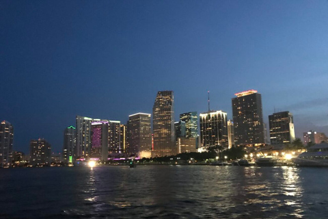 Miami: Rejs łodzią motorową z widokiem na fajerwerki z okazji 4 lipcaMiami: Rejs motorówką z widokiem na fajerwerki z okazji 4 lipca