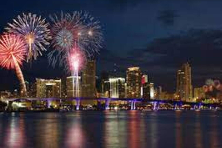 Miami: Rejs łodzią motorową z widokiem na fajerwerki z okazji 4 lipcaMiami: Rejs motorówką z widokiem na fajerwerki z okazji 4 lipca