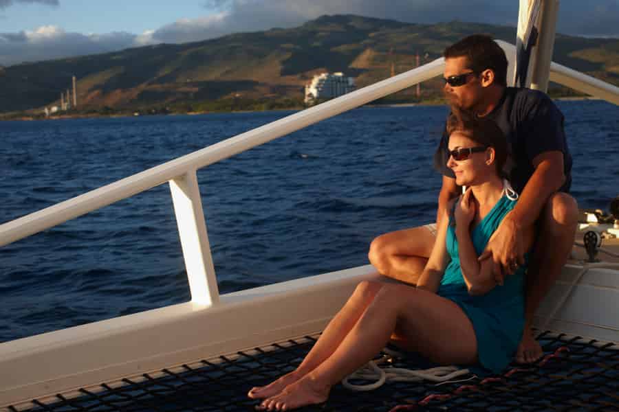Kailua-Kona: Katamaran-Kreuzfahrt mit Blick auf den Vulkan Hualālai. Foto: GetYourGuide