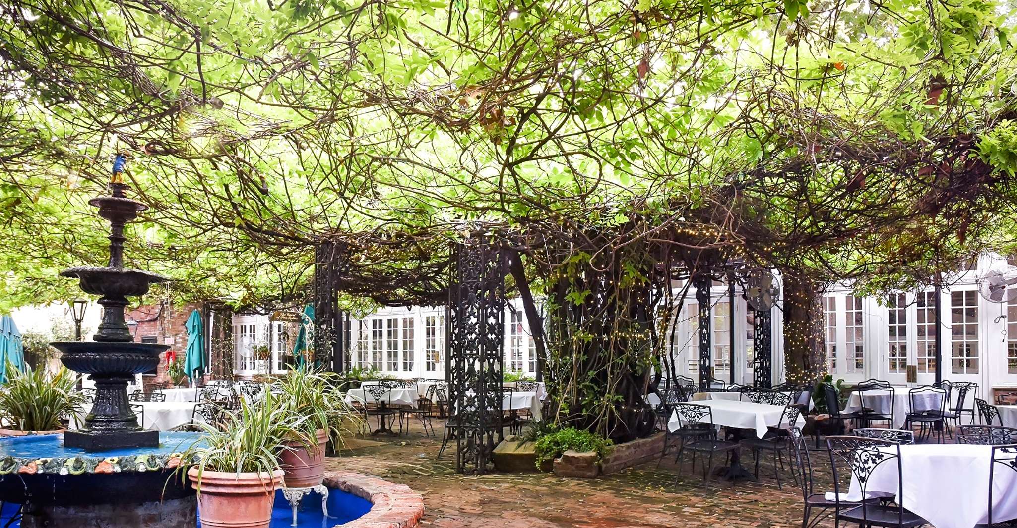 New Orleans, 'Court of Two Sisters' Jazz Brunch Buffet - Hizvo