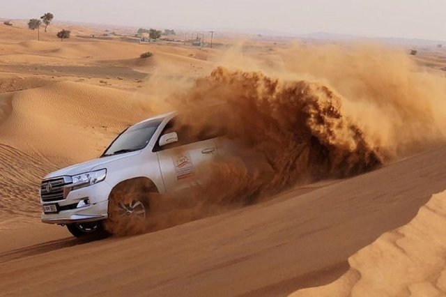 Dubai: Paseo Matinal por el Desierto de las Dunas Rojas en Quad, Buggy o 4x4