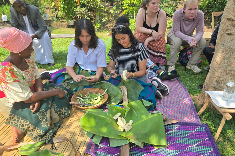 From Kampala: Mukono Traditional Village Tour with Lunch