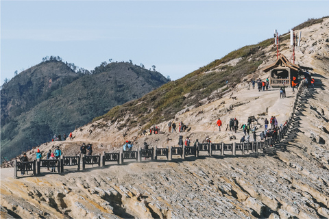 From Bali or Banyuwangi: Ijen Crater Sunrise Hike Pickup and drop-off in Banyuwangi
