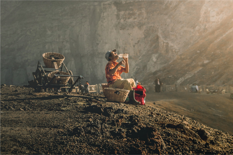 From Bali or Banyuwangi: Ijen Crater Sunrise Hike Pickup and drop-off in Banyuwangi