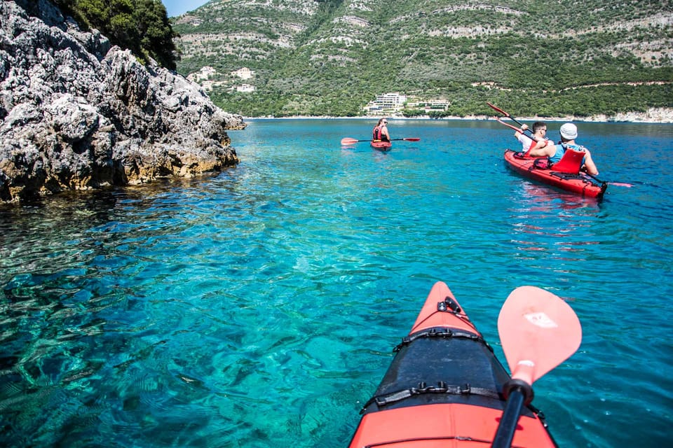 Lefkada, Sea Kayak Tour aux grottes bleues avec pique-nique - Hizvo