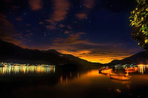 Da Milano: Lago di Como al Tramonto con Barca e Tour a Piedi
