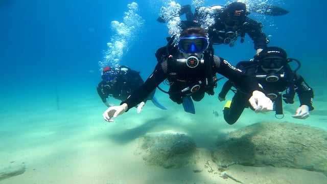 Desde Barcelona: Buceo en Tossa de Mar y Comida de 3 platos