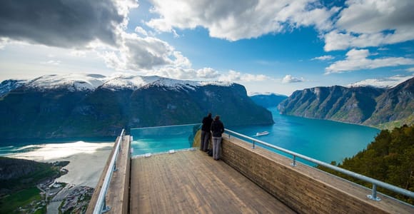 Bergen: Nærøyfjorden, Flåm und Stegastein – geführte Bustour