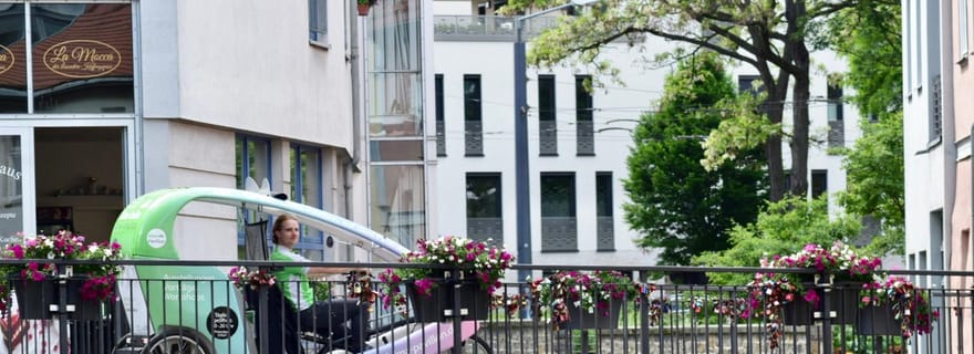 Erfurt : Visite des personnages télévisés KiKa pour enfants en cyclo-pousse