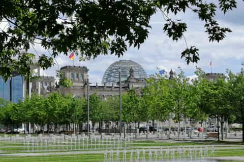 Berlin: Government Quarter Tour and Reichstag Dome Visit
