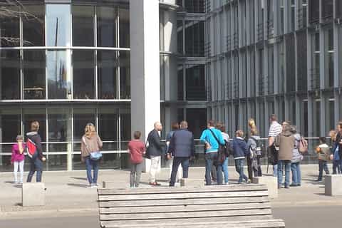 Berlin: Government Quarter Tour and Reichstag Dome Visit