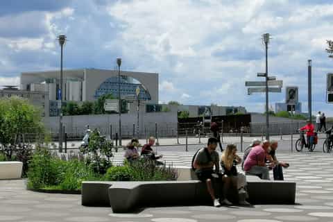 Berlin: Government Quarter Tour and Reichstag Dome Visit